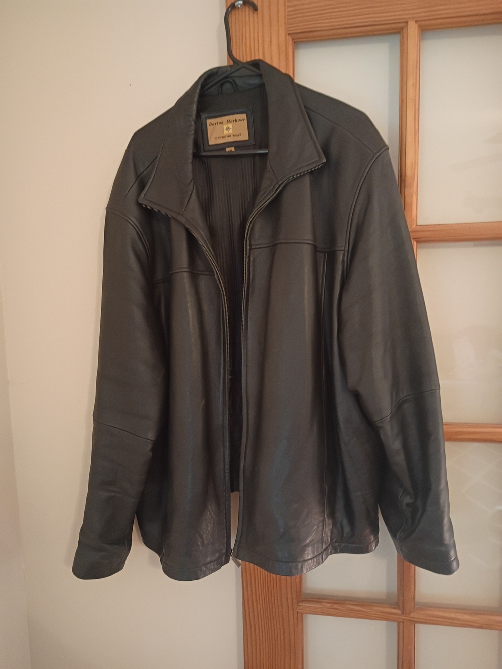 Men's Black Leather Bomber Jacket - Classic Zip Front
